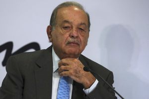 Carlos Slim padece Covid-19 con 'síntomas menores'