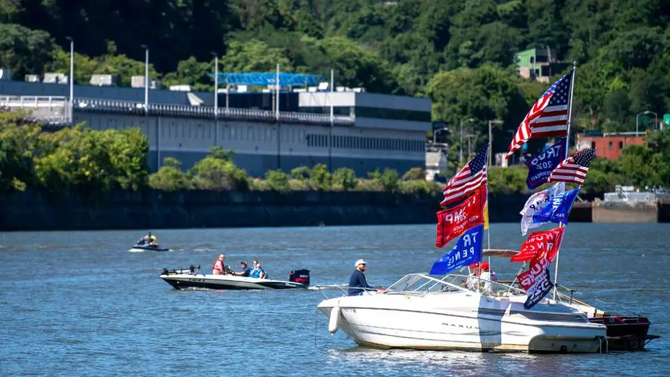 Donald Trump: Cinco barcos se hundieron en desfile en apoyo al presidente