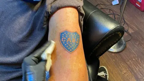 Boca Juniors: Abuelo de 79 años se tatuó el escudo del cuadro Xeneize
