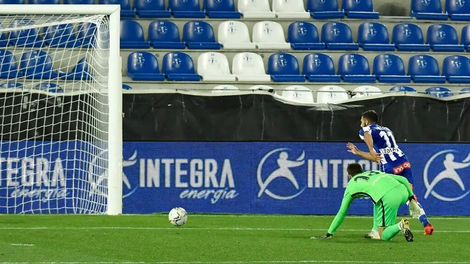 Barcelona: Piqué y Neto protagonizaron terrible error en gol del Alavés