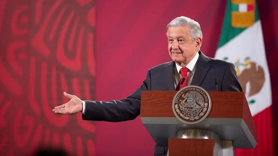 AMLO felicitó a Checo Pérez: 'Su triunfo enaltece a México'