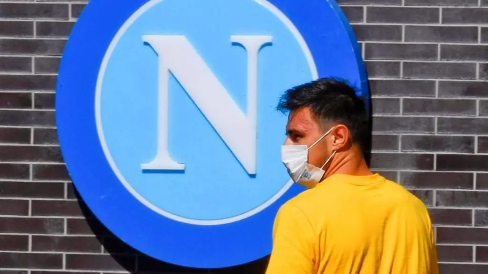 Chucky Lozano: El Napoli se plantea posponer el juego ante la Juventus por posibles contagios