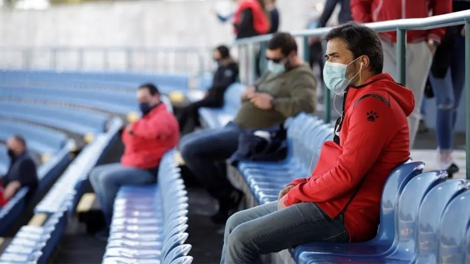 Aficionados portugueses regresaron a los estadios cuatro meses después