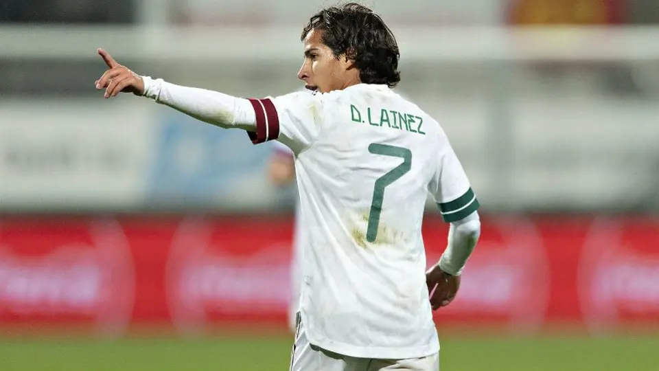 Diego Lainez, con objetivos claros en 2021: 'Familia, Betis y Selección Mexicana'