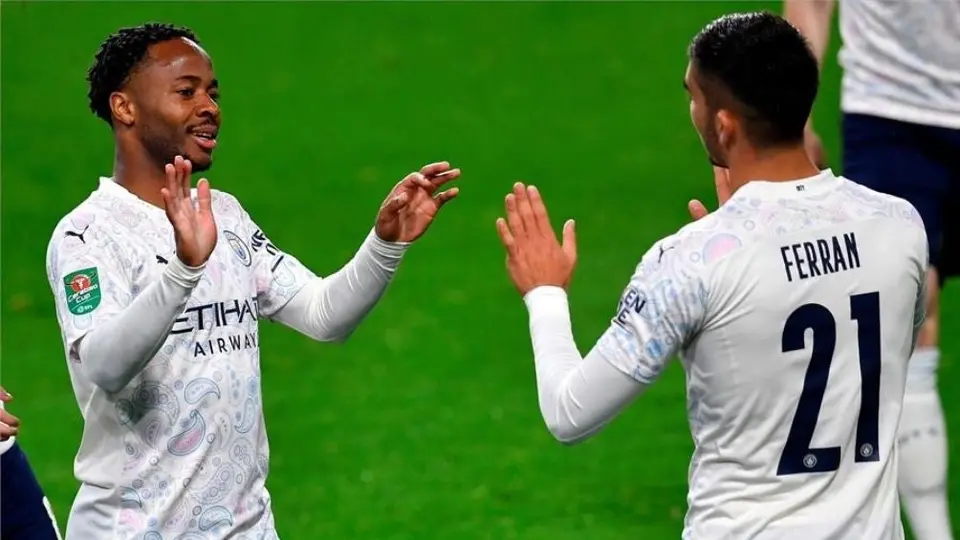 Manchester City: De la mano de Sterling avanzó a Cuartos de Final de la Copa de la Liga