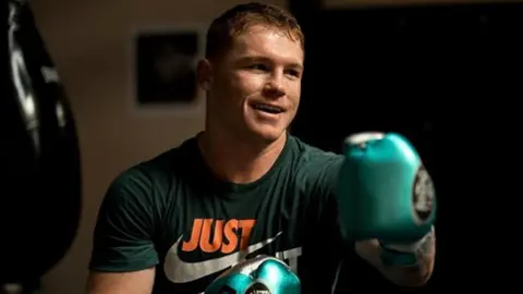 Canelo Álvarez pagó la operación y terapias de una pequeña admiradora