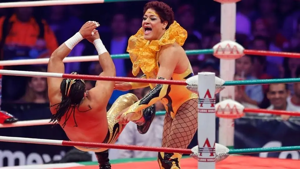 AAA: Pimpinela Escarlata aseguró que Mamba la traicionó