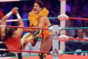 AAA: Pimpinela Escarlata aseguró que Mamba la traicionó