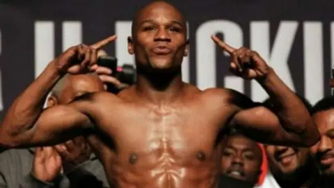 Video: Escolta de Floyd Mayweather, de vacaciones en Cancún, provocó a mexicanos