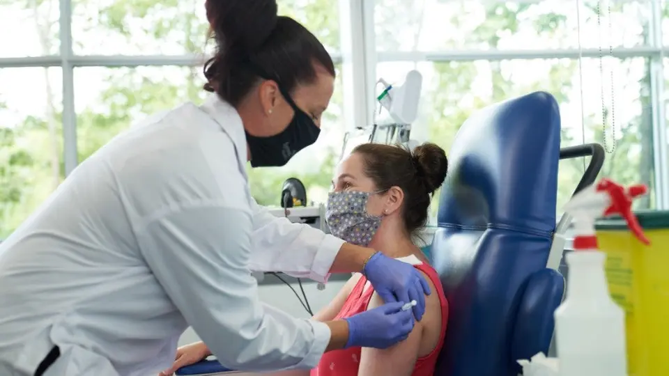 Coronavirus: Voluntarios que recibieron vacuna rusa desarrollaron inmunidad