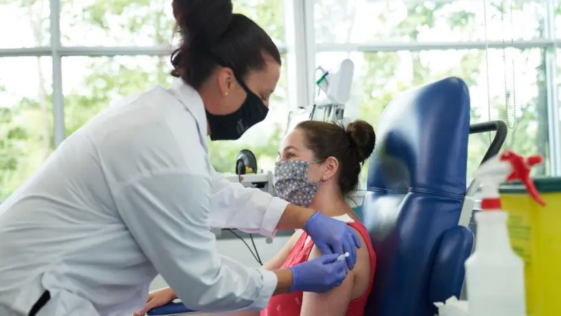 Coronavirus: Voluntarios que recibieron vacuna rusa desarrollaron inmunidad