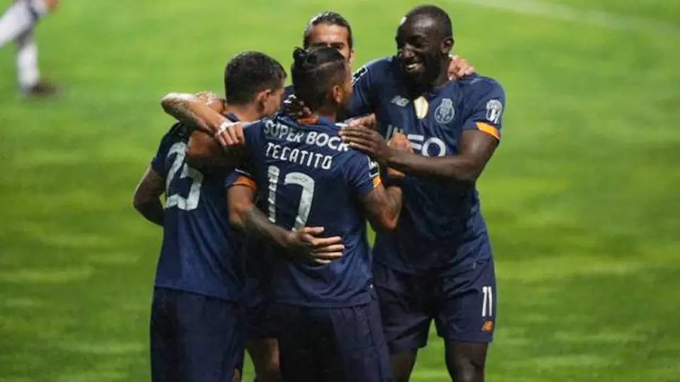 Tecatito Corona: Porto, a mantener el paso 'aplastante' contra Marítimo