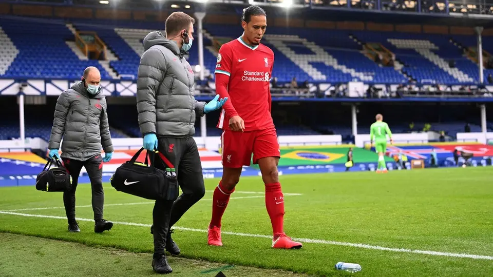 Liverpool: Van Dijk salió lesionado ante el Everton a días de la Champions