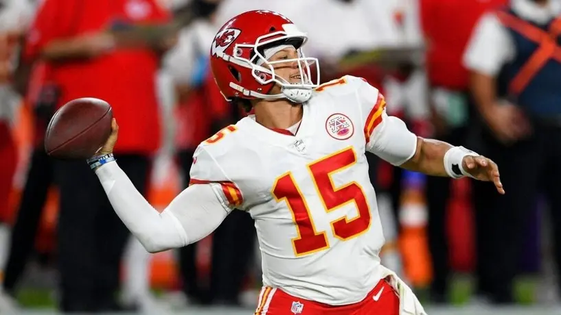 NFL: Patrick Mahomes, el QB más rápido en llegar a 10 mil yardas por pase