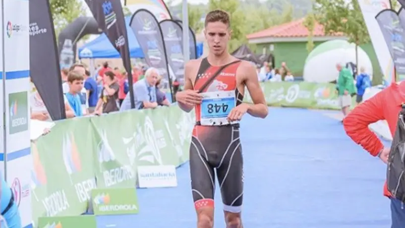 Triatleta dejó que rival ganara tercer lugar porque se confundió de ruta