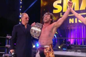 New Year's Smash: Kenny Omega retuvo el campeonato mundial de AEW ante Rey Fénix