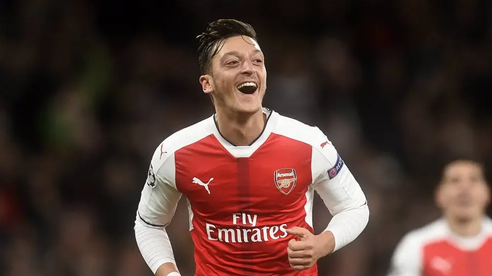 Özil: Sin jugar desde marzo con Arsenal, recibió bono millonario por lealtad al club