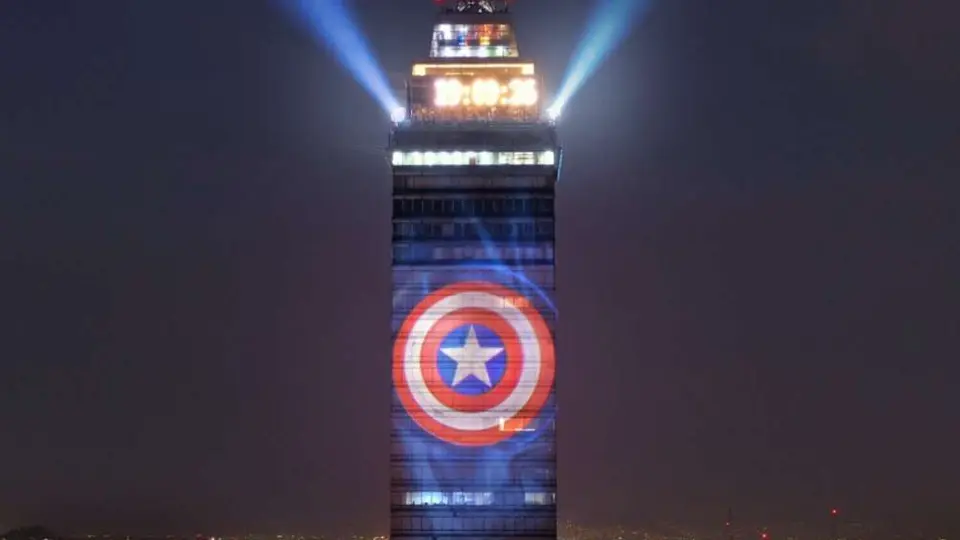 CDMX: ¿Por qué se proyectó el escudo del Capitán América en la Torre Latino?