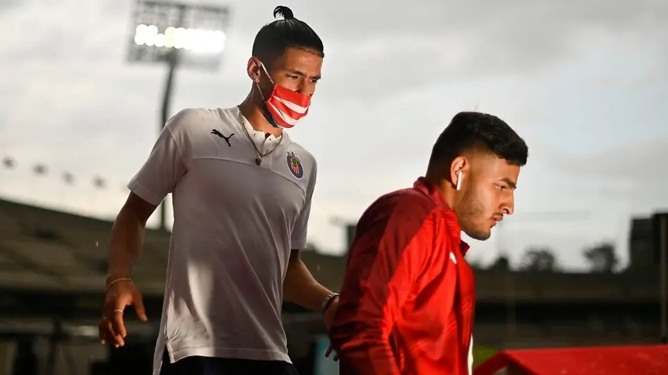 Chivas: Uriel Antuna y Alexis Vega, separados del plantel tras fiesta