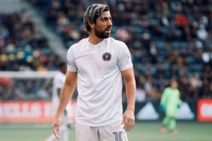 Rodolfo Pizarro presumió foto con Scottie Pippen, leyenda de Chicago Bulls