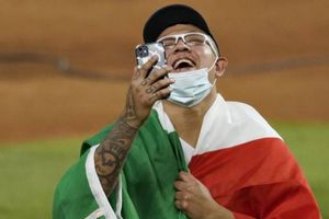 Julio Urías mantiene las esperanzas de representar a México en los Juegos Olímpicos