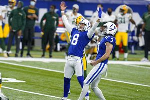 NFL: Indianapolis derrotó a Green Bay con gol de campo en tiempo extra