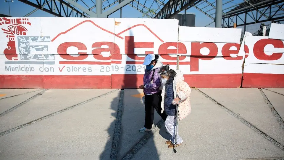 Coronavirus: Reclamaron a AMLO que sólo un centro de vacunación está disponible en Ecatepec