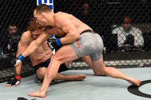 UFC 257: Michael Chandler tuvo debut de ensueño al noquear a Dan Hooker