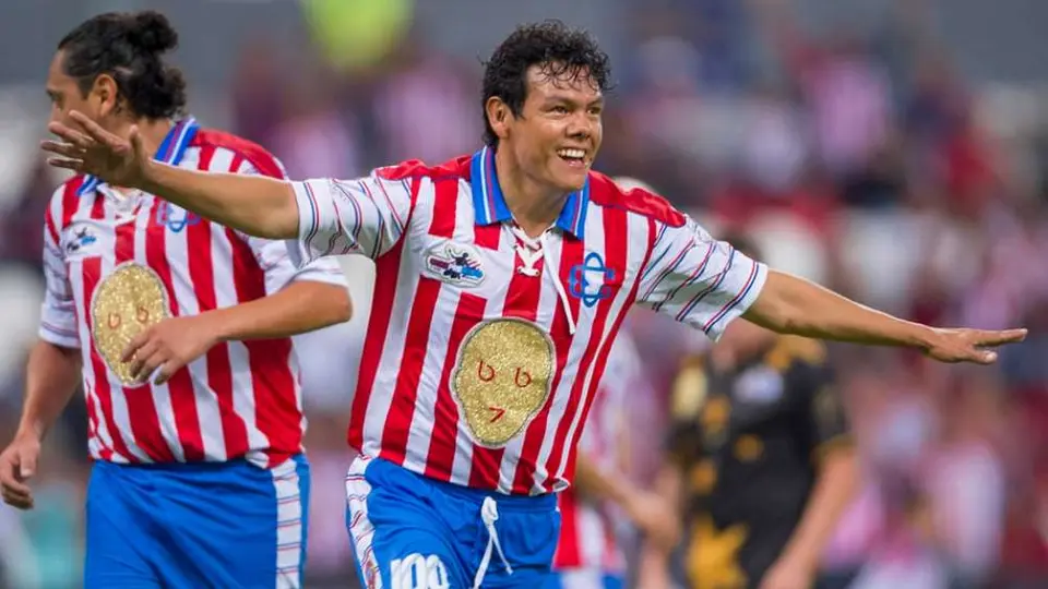 Tiburón Sánchez: 'Para Chivas no es una desventaja jugar con puros mexicanos'