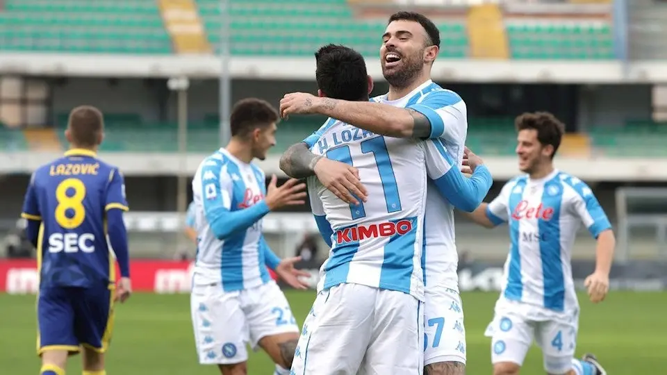 Chucky Lozano: Napoli recordó a Maradona a dos meses de su muerte