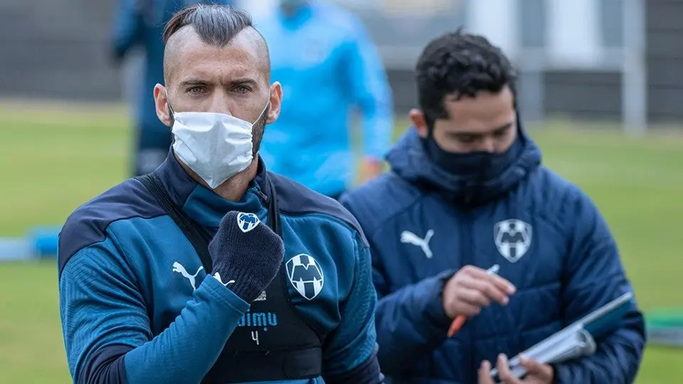 Rayados: Jugadores entrenaron con cubrebocas mientras esperan resultados de Covid-19