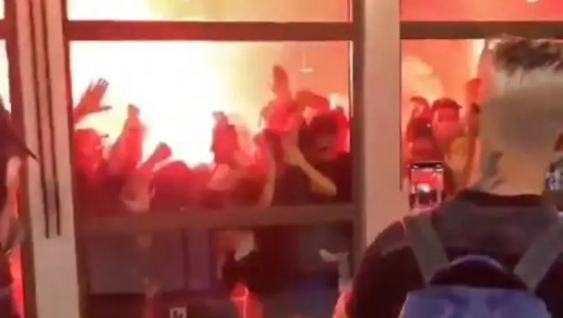 Video: Así recibió la afición del Marsella a su equipo tras el triunfo ante el PSG