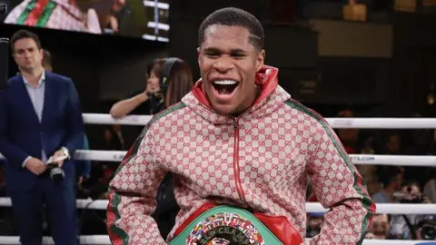 Devin Haney venció a Yuriorkis Gamboa y retiene título mundial Ligero del CMB