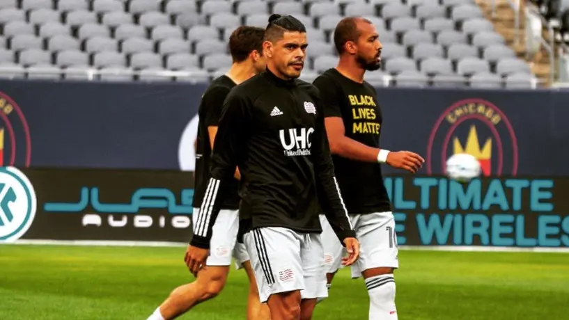 Video: Gustavo Bou explotó su celular cuando lo intentaba reparar