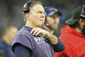 Bill Belichick causó polémica al aparecer con una sudadera desgastada