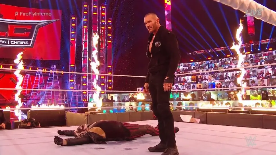 WWE: Randy Orton incendió a Bray Wyatt en el evento TLC