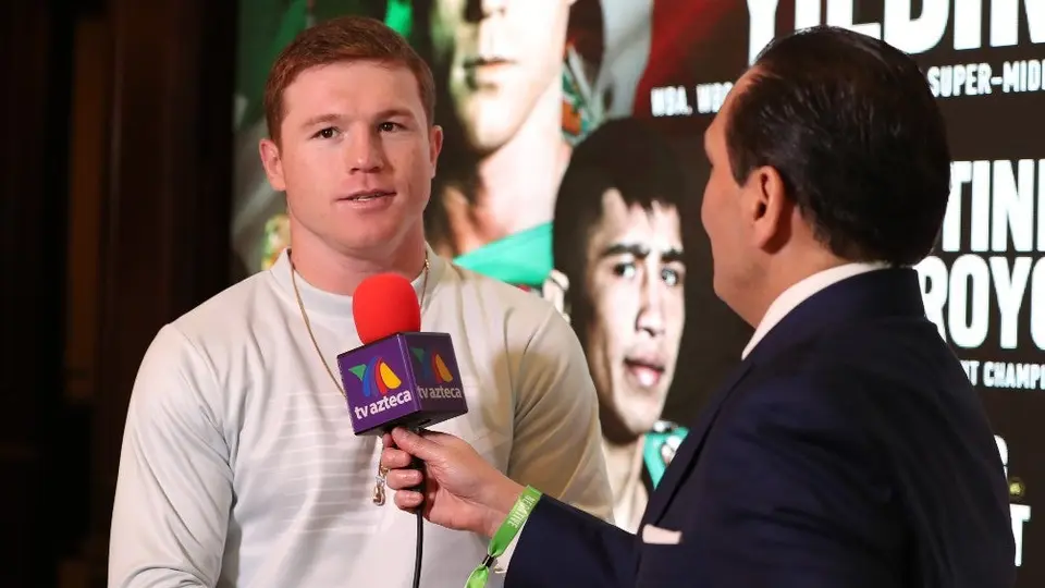 Video: Canelo Álvarez firmó con Box Azteca una extensión de contrato para transmitir sus peleas