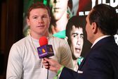 Video: Canelo Álvarez firmó con Box Azteca una extensión de contrato para transmitir sus peleas