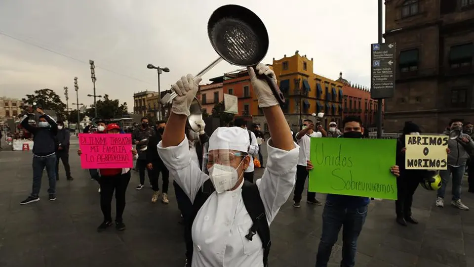 Restauranteros de la CDMX exigen al gobierno que se les permita reabrir
