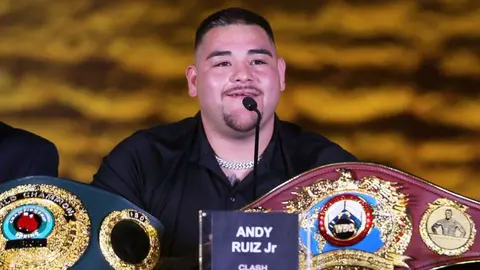 Chris Arreola se burló de la 'transformación' de Andy Ruiz con selfie en el baño