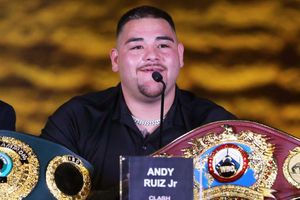 Chris Arreola se burló de la 'transformación' de Andy Ruiz con selfie en el baño