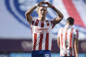 Chivas: Chicote Calderón le propuso matrimonio a su novia
