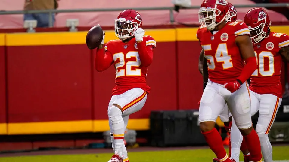 NFL: Kansas City sacó provecho de los errores de New England para mantener invicto