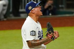 Julio Urías: 'Título no me hace igual o mejor que Fernando Valenzuela'