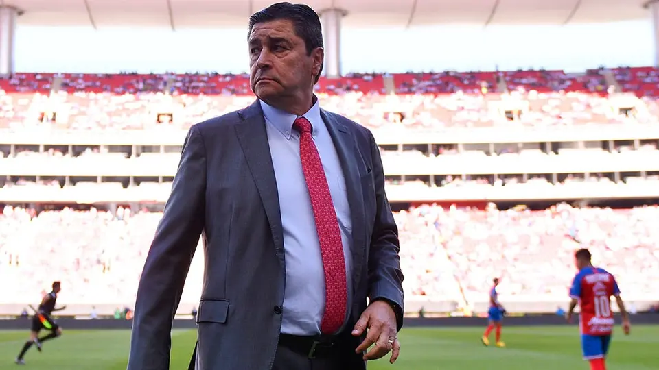 Chivas: Luis Fernando Tena estaría de regreso en prácticas desde este jueves