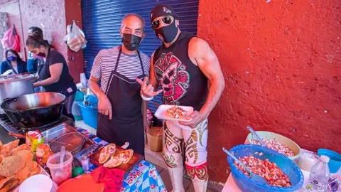 Dr. Wagner Jr. hizo visita especial a fan que perdió a su familia y lucha por salir adelante