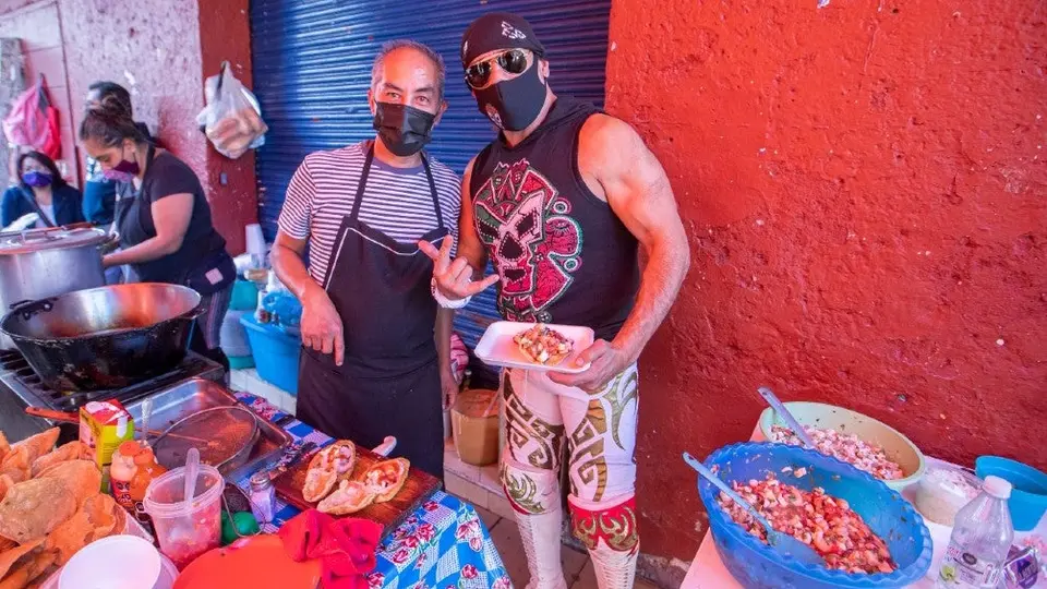 Dr. Wagner Jr. hizo visita especial a fan que perdió a su familia y lucha por salir adelante