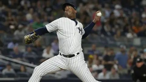 MLB: Aroldis Chapman vio reducido su castigo por lanzamiento a Brosseau