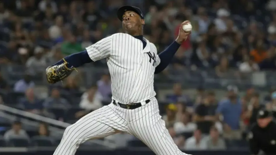 MLB: Aroldis Chapman vio reducido su castigo por lanzamiento a Brosseau