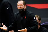 NBA: Coach de Toronto Raptors, multado por arrojar su mascarilla e insultar a los árbitros